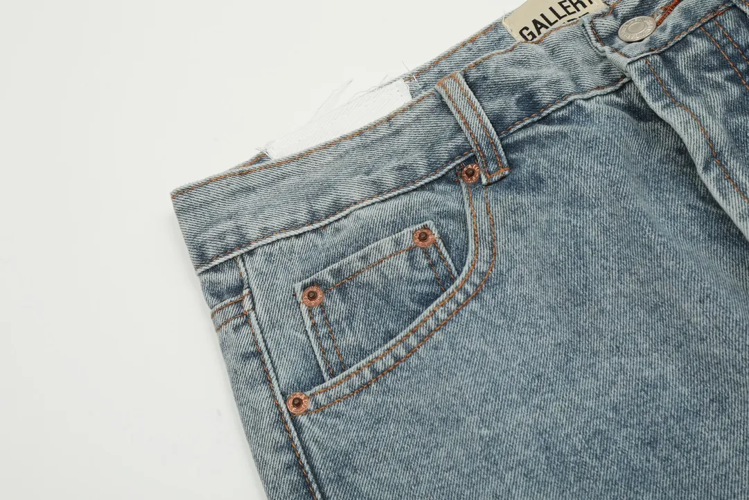 #8019 P250💰 GALLERY DEPT. Denim splicing flames🔥flare pants washed and distressed spliced jeans -Original purchase and pattern making to truly restore the ultimate vintage texture -Original hardware accessories, washed and other elevators, QR code analysis are all purchased from the original factory, with high degree of restoration, you are welcome to compare with a certain product ~ -Three-dimensional version Loose and comfortable, not picky about the figure, taller and slimmer, factory Seiko, original factory quality control, same style for men and women, can be matched with couples Versatile recommendation: must-have jeans for all seasons Color: blue Size: S-XXL (28-36)